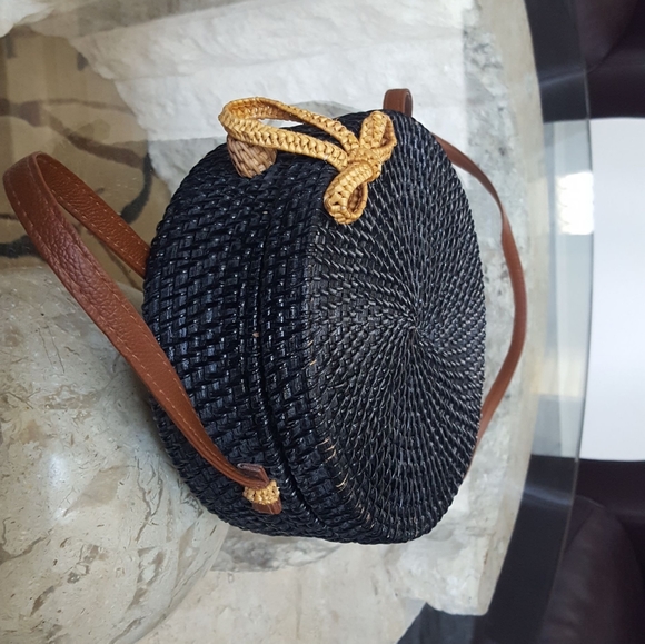 ROUND BLACK RATTAN WOVEN CROSSBODY BAG PURSE - Picture 4 of 4